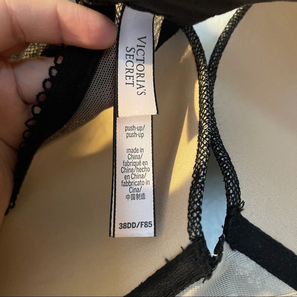 Victoria’s Secret Bra - Picture 7 of 7